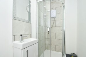 Double Room, Shared Bathroom (with TV) | 1 bedroom - Townhouse @ Bedford Street Crewe (Crewe)