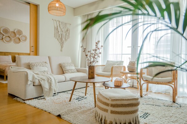 舒適公寓 | 客廳 | 55 吋智能電視連有線電視頻道、電視