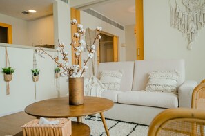 舒適公寓 | 客廳 | 55 吋智能電視連有線電視頻道、電視