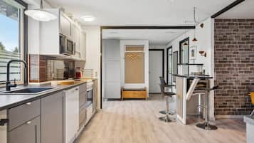 Køleskab, ovn, kogeplade, opvaskemaskine