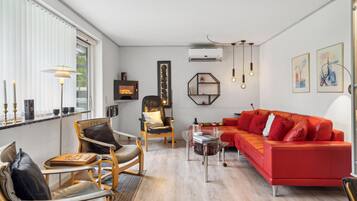 TV, fireplace, foosball, stereo