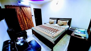 Deluxe Single Room - Galaxy Inn Millennium Mall (Karachi)
