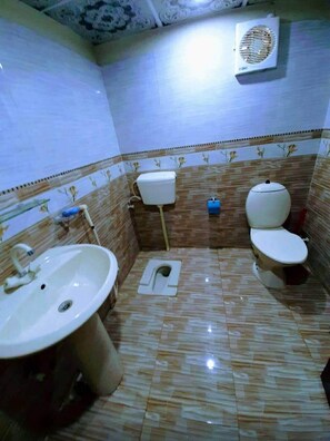 Slippers - Galaxy Inn Millennium Mall (Karachi)