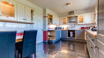 Rumah | Dapur pribadi | Lemari es, microwave, oven, dan kompor