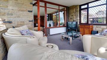 Rumah | 8 kamar tidur, setrika/meja setrika, Wi-Fi gratis, dan seprai linen