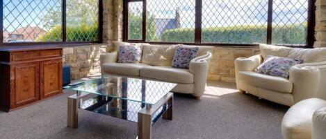 House | Living room | 30-inch TV with digital channels, fireplace