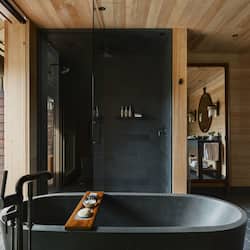 Deep soaking bathtub