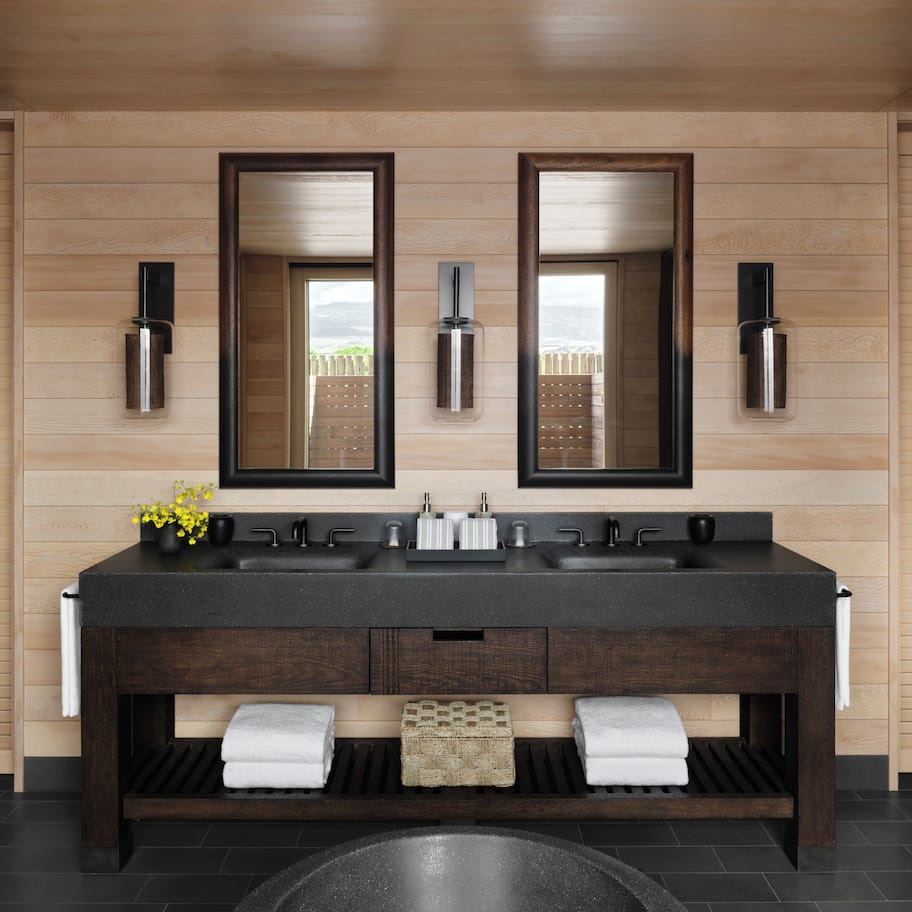 Separate tub and shower, deep soaking tub, rainfall showerhead