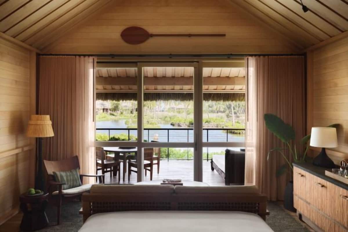 1 bedroom, Egyptian cotton sheets, premium bedding, down duvets