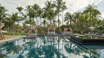 3 piscines extérieures, cabanons gratuits, parasols de plage