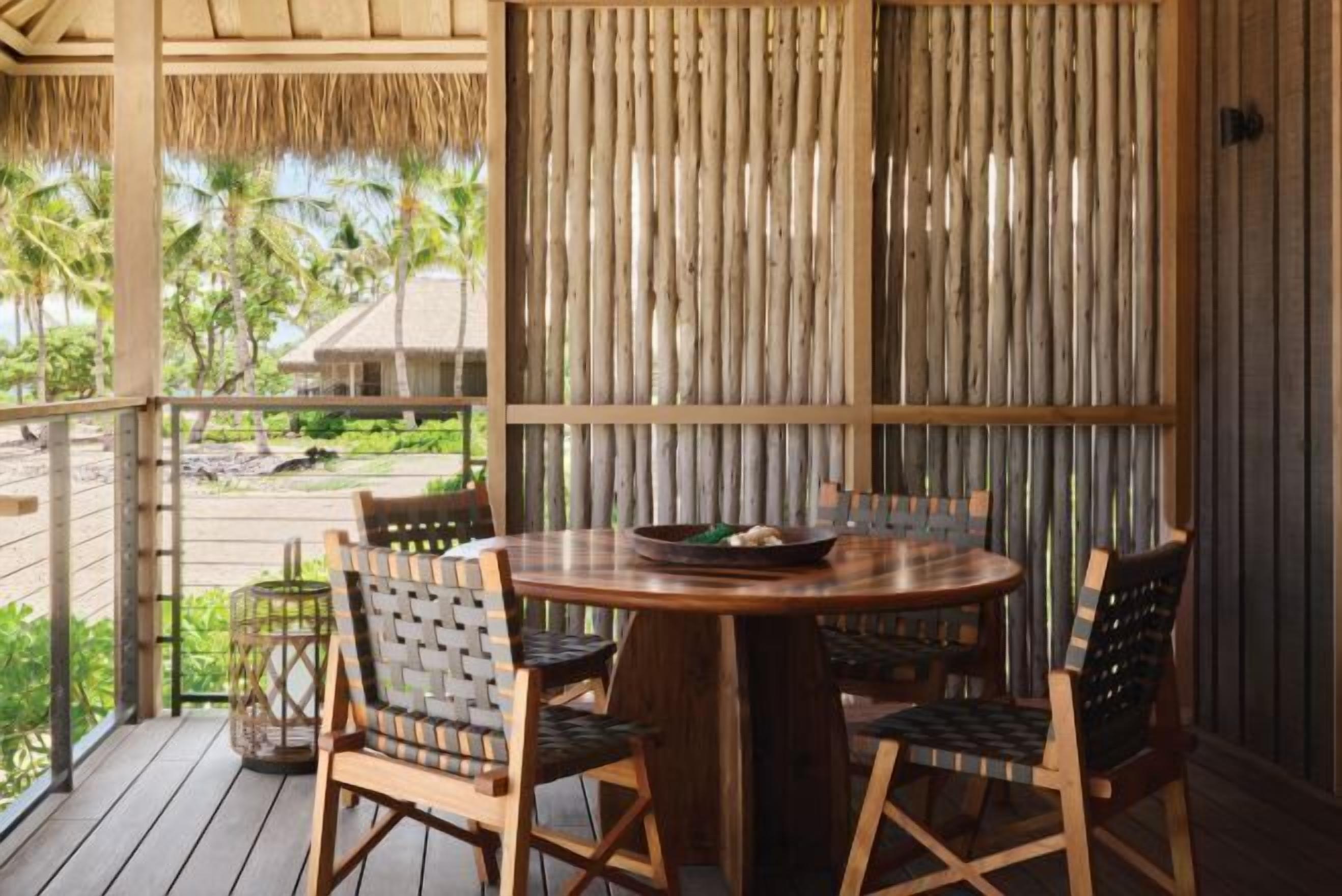Outdoor dining | 2 restaurants, breakfast served