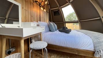 Luxury Tent, Hot Tub ((Max 2 Adults, 2 Child)) | Interior