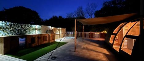 ลักซ์ชัวรี่เต็นท์, อ่างน้ำร้อน ((Max 2 Adults, 2 Child)) | บริเวณภายนอก