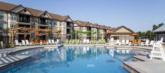 Boulevard Stays Expansive 1BR Suite Pool, Parking & Gym