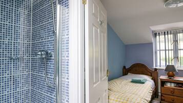 2 bedrooms, individually decorated, individually furnished, free WiFi