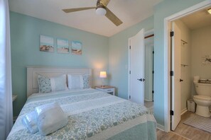 3 bedrooms, iron/ironing board, WiFi, bed sheets - 3BR/2BA Home - Oceanfront, Dog Friendly, Central Location, Sleeps 7 (Oak Island)