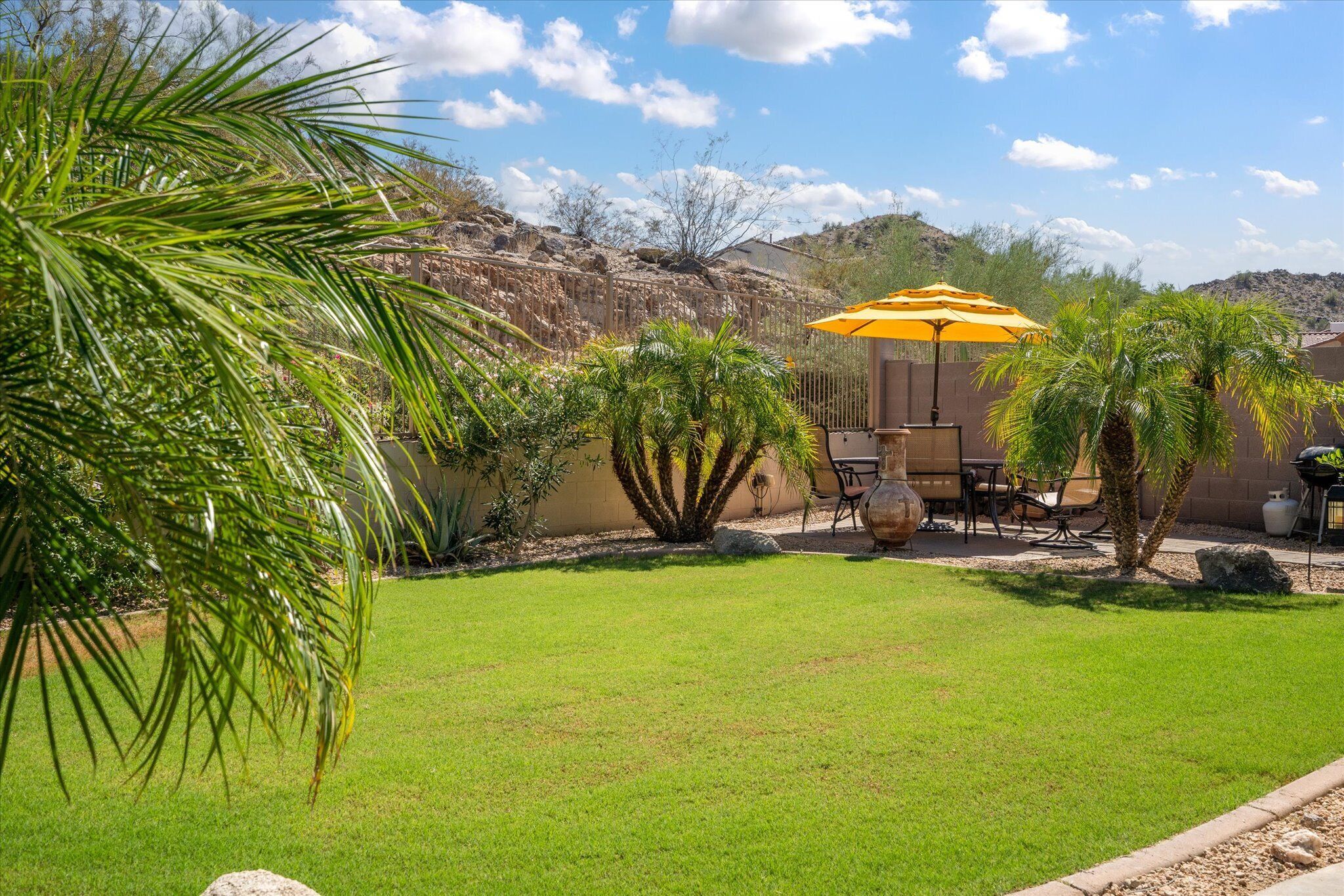 Golden Oasis! 3bed/2bath with Hot Tub!