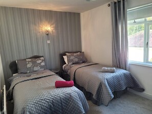 3 bedrooms, iron/ironing board, free WiFi, bed sheets