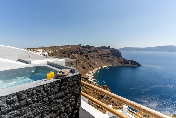 Junior Suite, Sea View | Iron/ironing board, free WiFi, bed sheets - Evanthia Best View (Therasia)