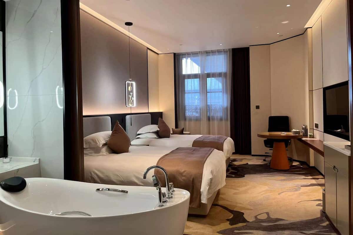 Executive Room, 2 Single Beds, Non Smoking | In-room safe, iron/ironing board, free WiFi, bed sheets