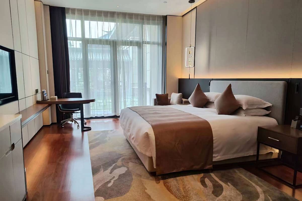 Room, 1 King Bed, Smoking | In-room safe, iron/ironing board, free WiFi, bed sheets