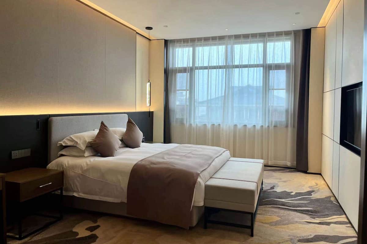 Presidential Suite, Multiple Beds, Smoking | In-room safe, iron/ironing board, free WiFi, bed sheets