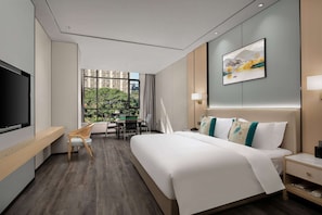 高级房, 1 张特大床, 无烟房 | 熨斗/熨衣板、免费 WiFi、床单