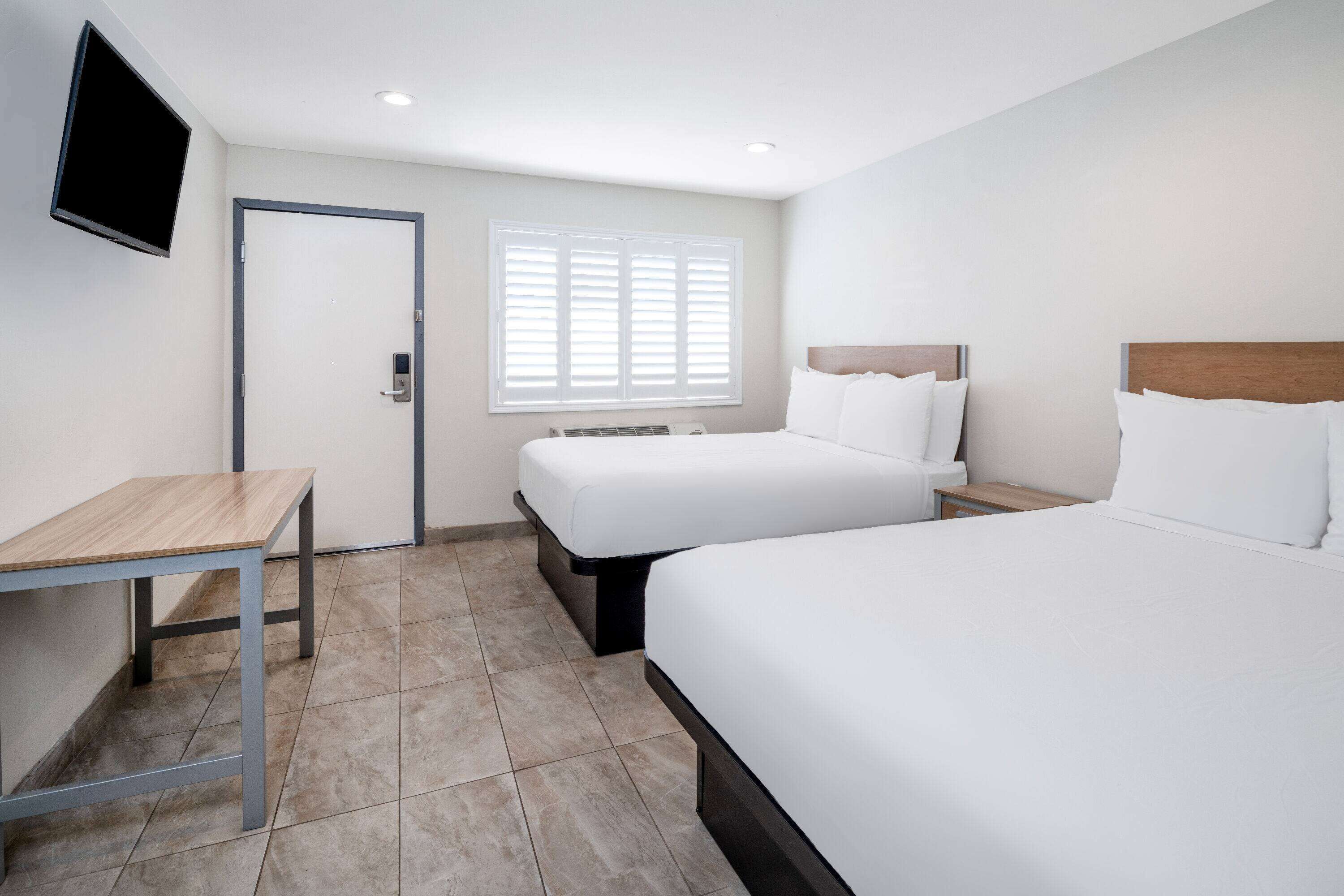 Photo - Super 8 by Wyndham Bakersfield CA