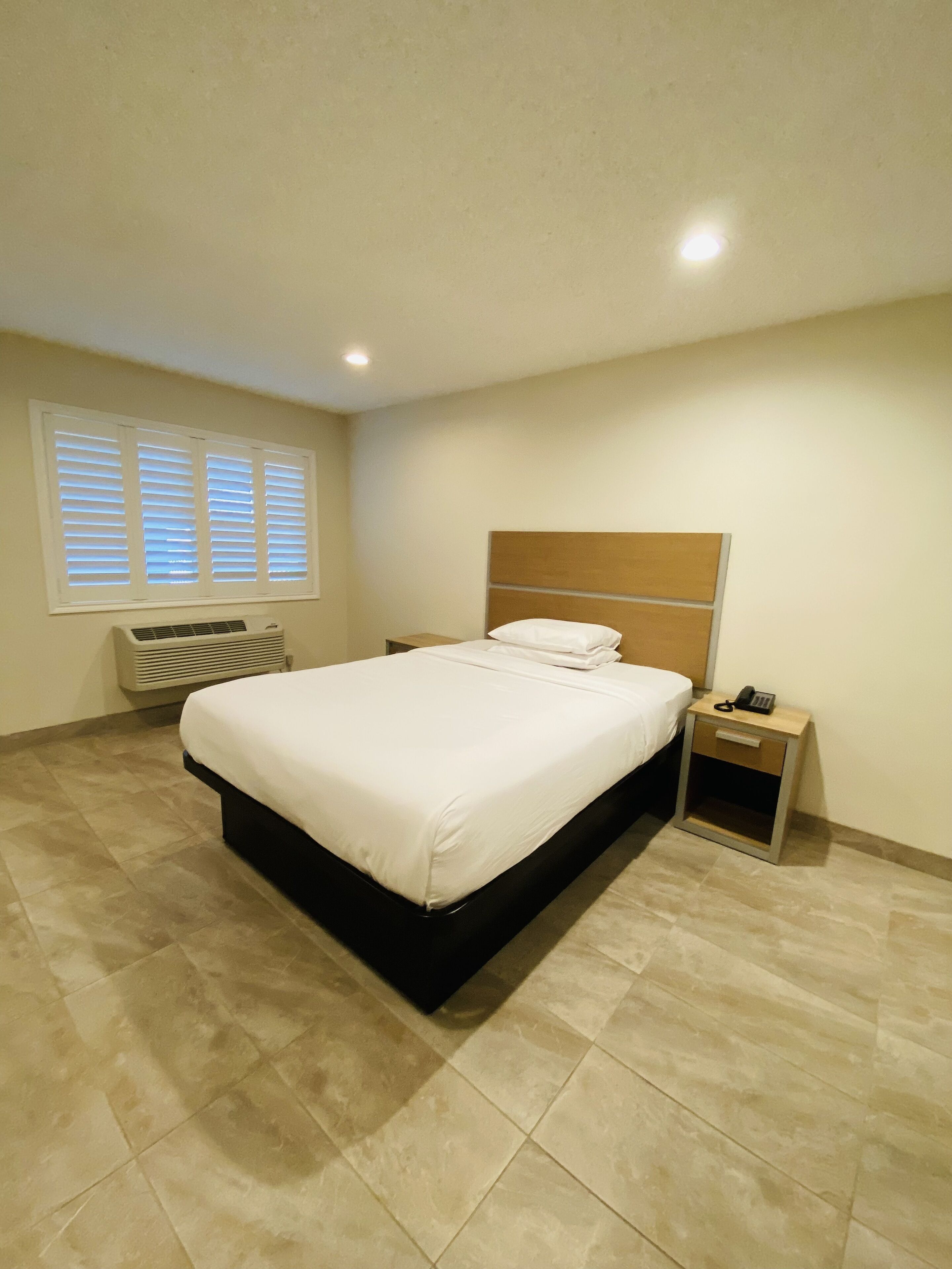 Photo - Super 8 by Wyndham Bakersfield CA