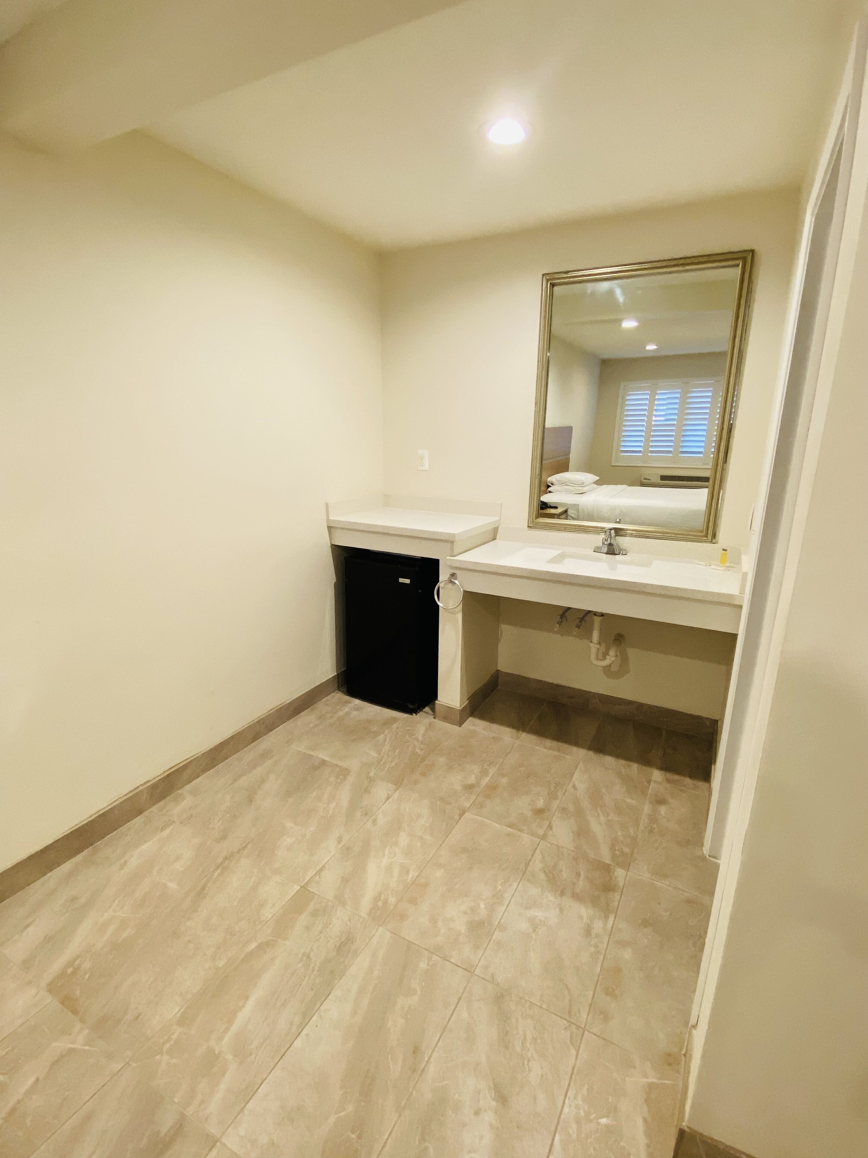 Photo - Super 8 by Wyndham Bakersfield CA