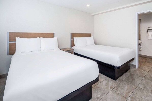 Room, 2 Twin Beds, Accessible, Non Smoking (Mobility, Roll-In Shower) | Individually decorated, individually furnished, desk, free WiFi - Super 8 by Wyndham Bakersfield Ca (Bakersfield)