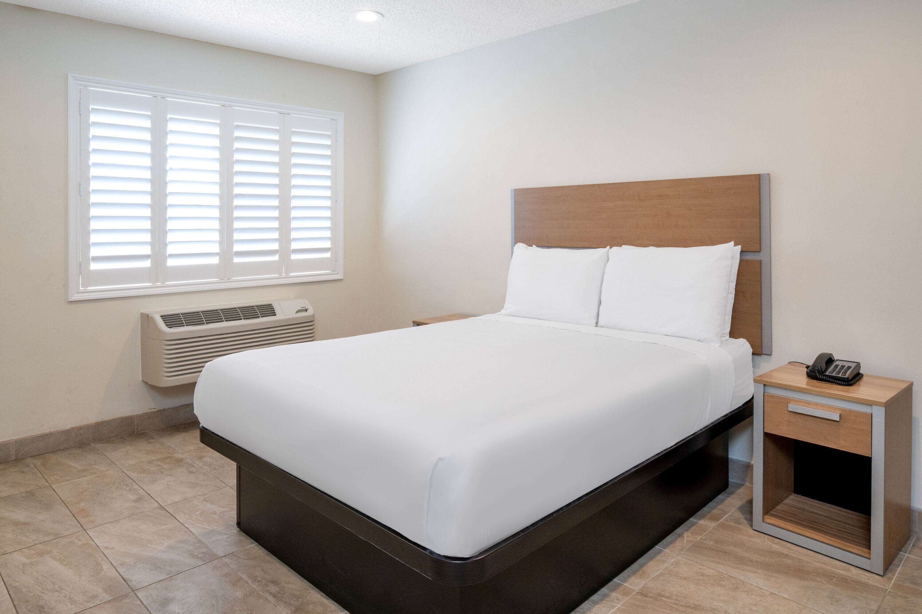 Photo - Super 8 by Wyndham Bakersfield CA