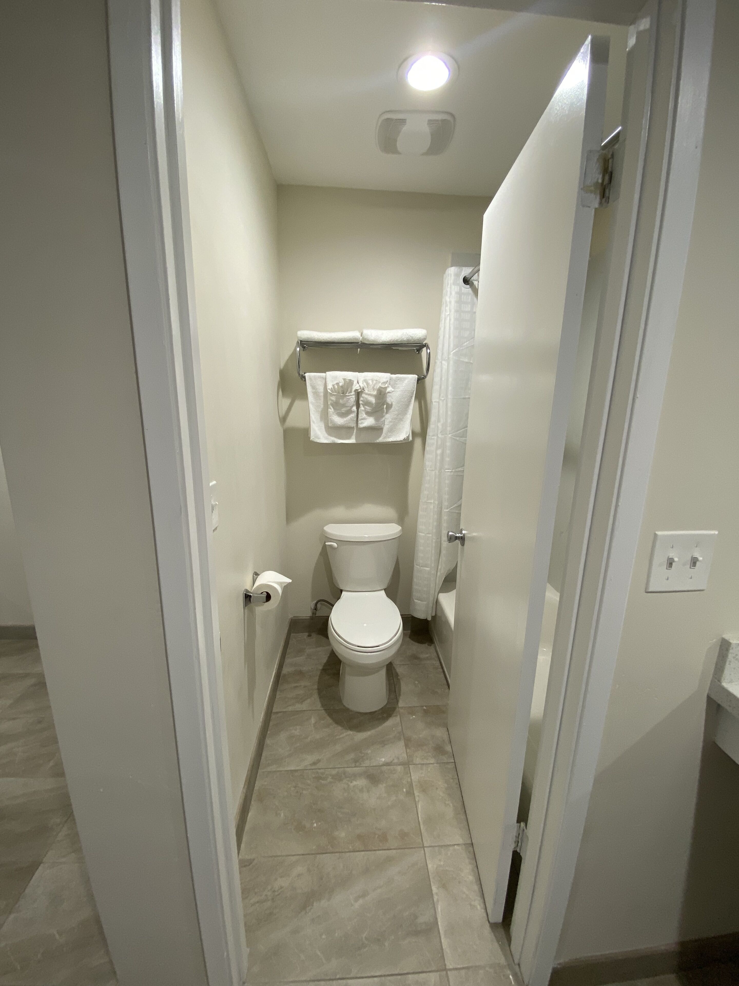 Photo - Super 8 by Wyndham Bakersfield CA