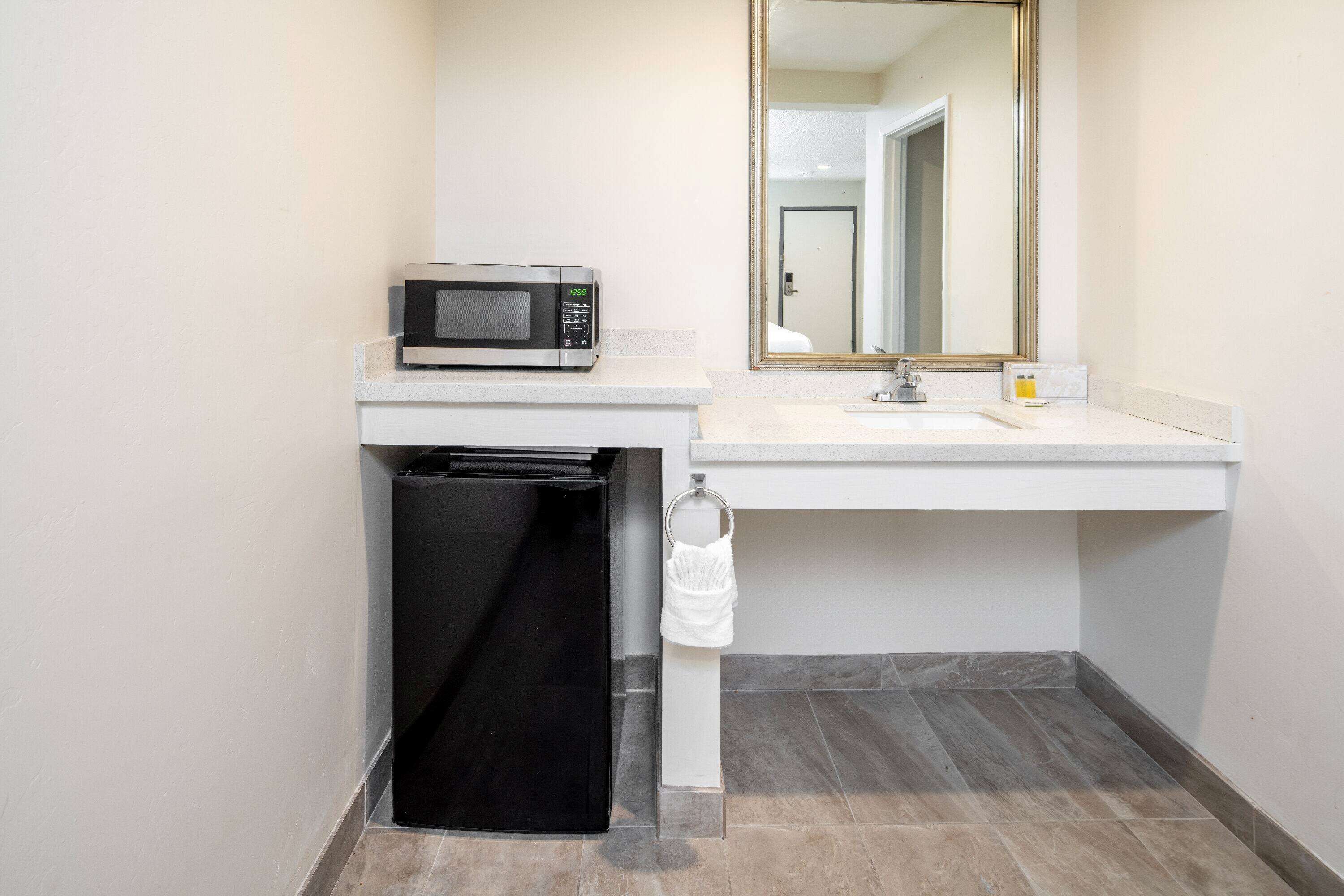 Photo - Super 8 by Wyndham Bakersfield CA