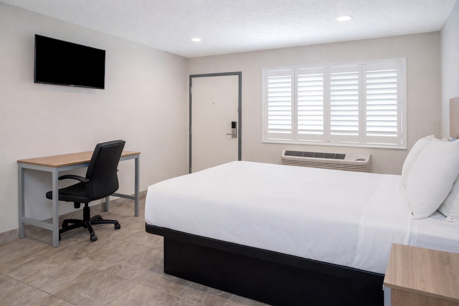 Individually decorated, individually furnished, desk, free WiFi