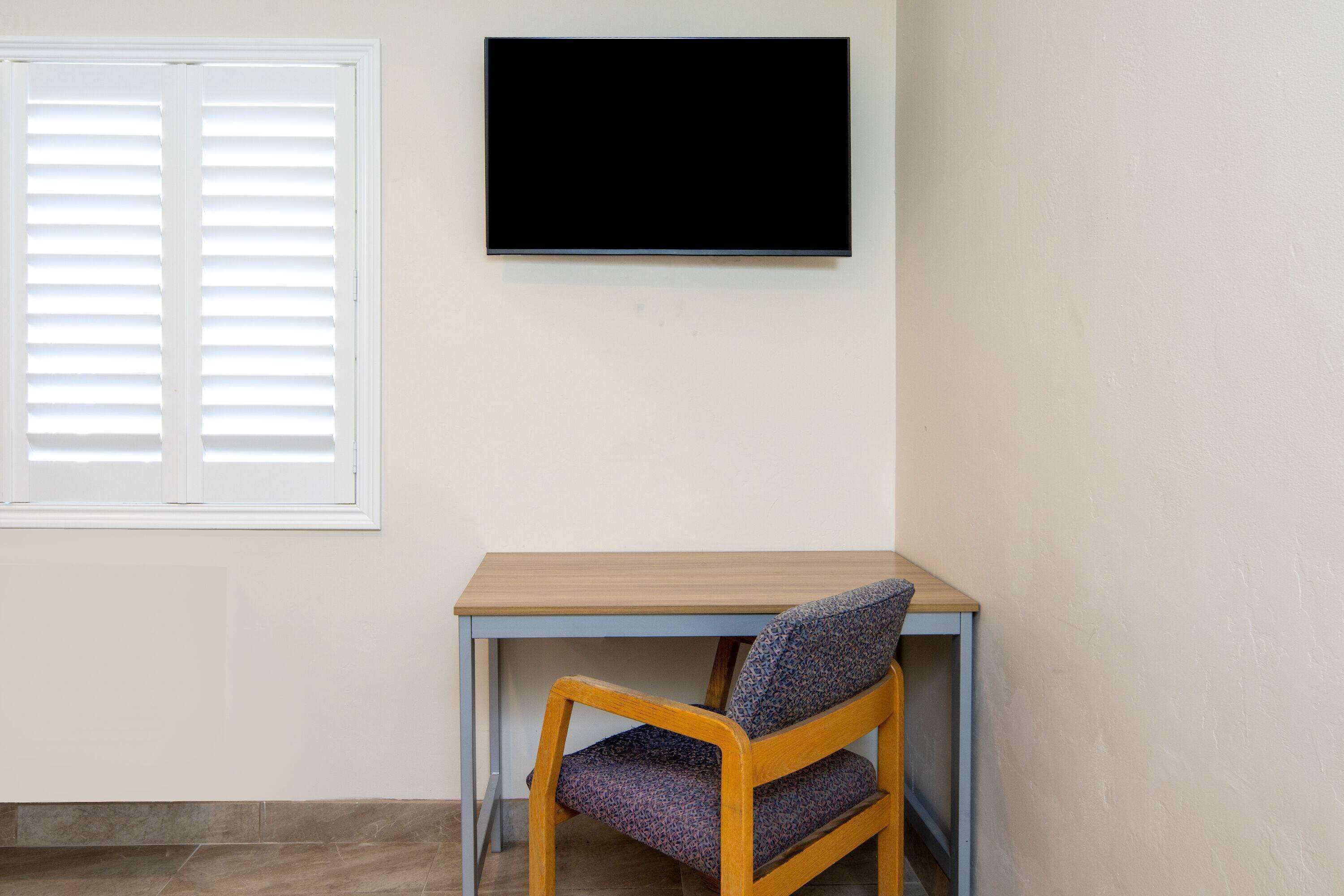 Photo - Super 8 by Wyndham Bakersfield CA