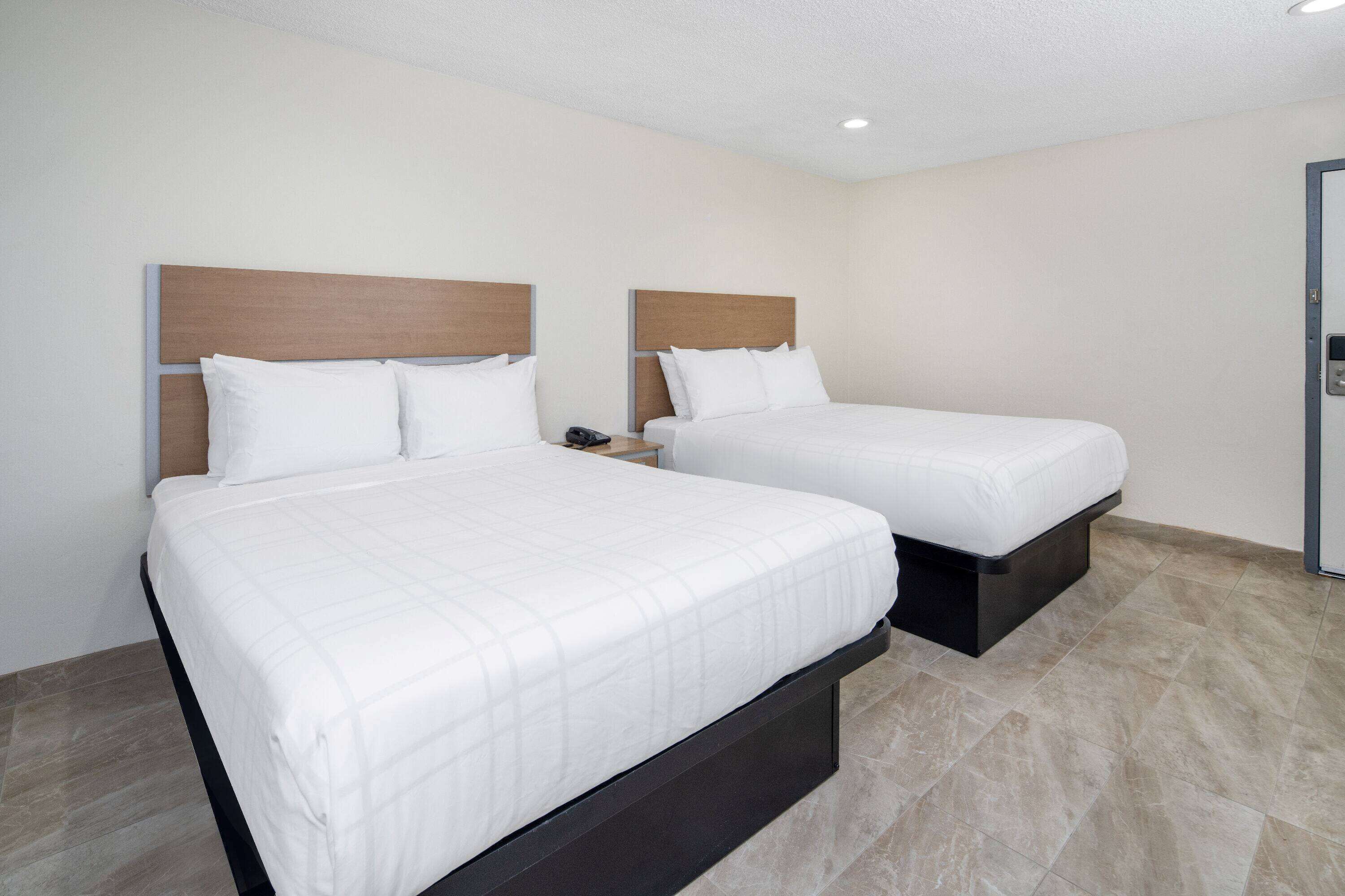 Photo - Super 8 by Wyndham Bakersfield CA