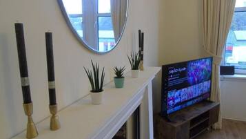 40-inch Smart TV with digital channels, Netflix, streaming services