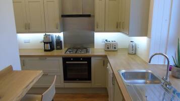Full-sized fridge, microwave, oven, dishwasher