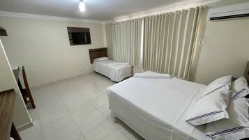 Basic Room | In-room safe, bed sheets