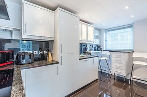 Kühlschrank, Ofen, Wasserkocher, Toaster