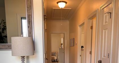 Cozy home near RDU, RTP, Angus Barn & downtown! Pet Friendly! Level-2 EV Charger