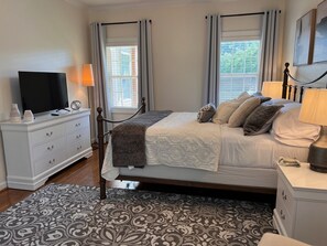 3 bedrooms, desk, iron/ironing board, travel crib