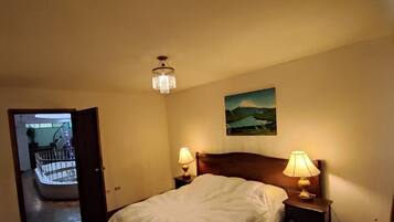 Economy Double Room | Dihias secara berasingan, dilengkapkan perabot secara berasingan