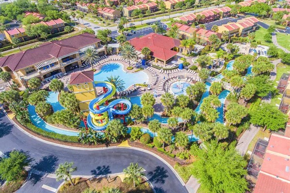 Alberca al aire libre y alberca climatizada