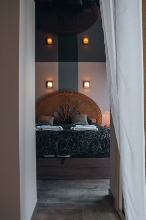 1 sovrum, skrivbord, ljudisolering och strykjärn/strykbräda