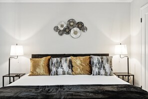 3 chambres, fer et planche à repasser, Wi-Fi gratuit, draps fournis