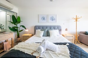 1 habitación, tabla de planchar con plancha, wifi gratis y ropa de cama 