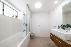 Combined shower/bathtub, hair dryer, towels, toilet paper