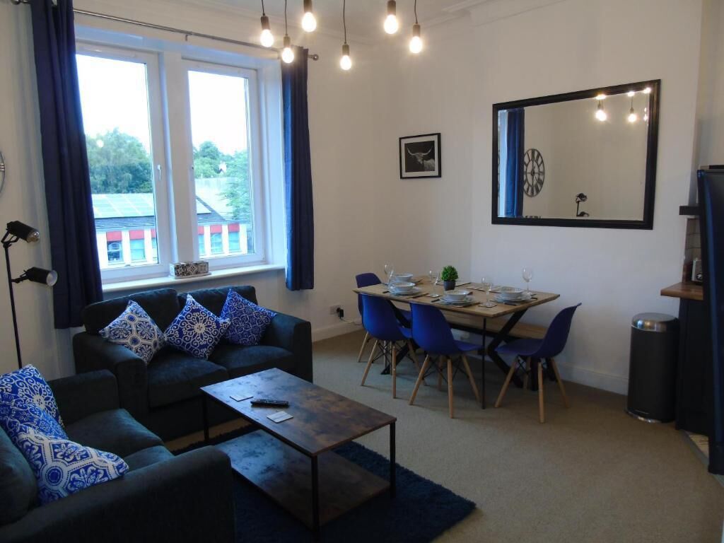 40-inch Smart TV with digital channels, Netflix, streaming services